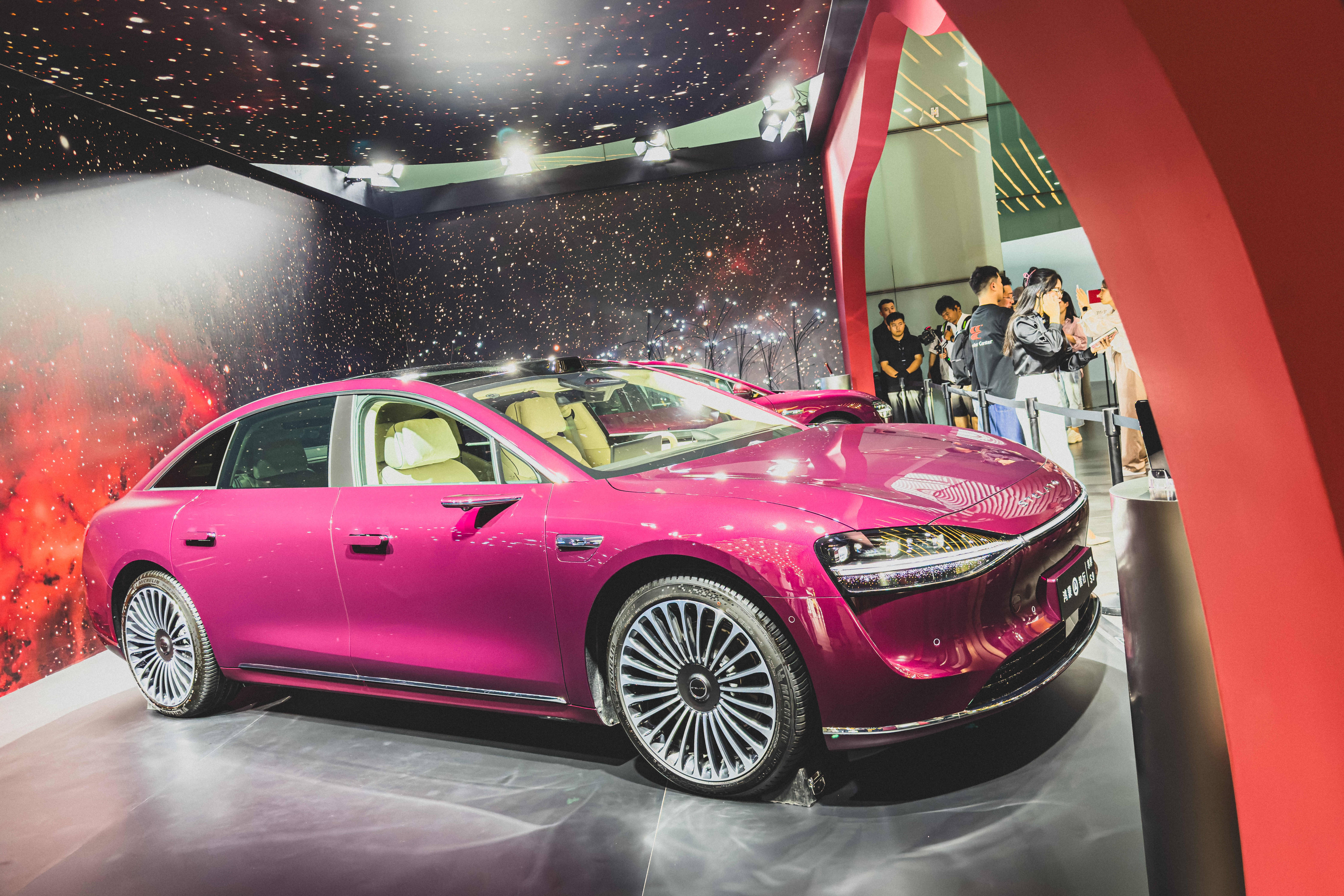 享界s9主要对标的是奔驰s450l,e300l,宝马740li,530li等