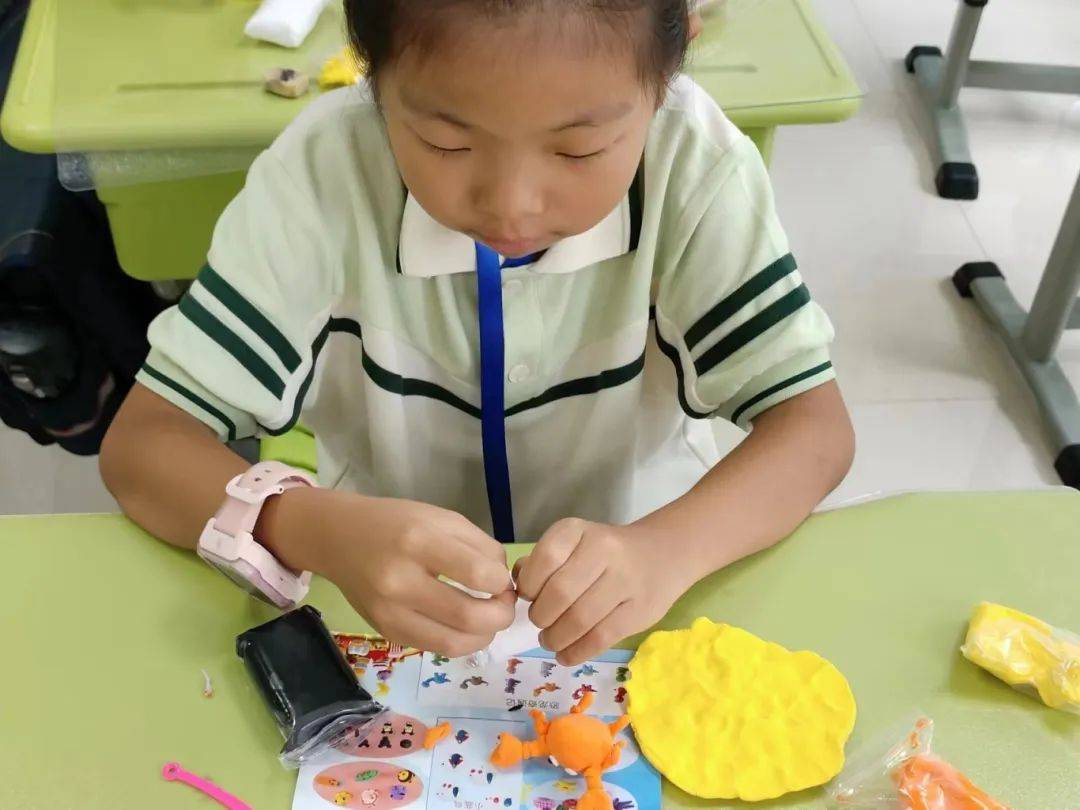 实践风采 | 巧手捏彩泥——"医路童行"实践团举办彩泥手工课堂