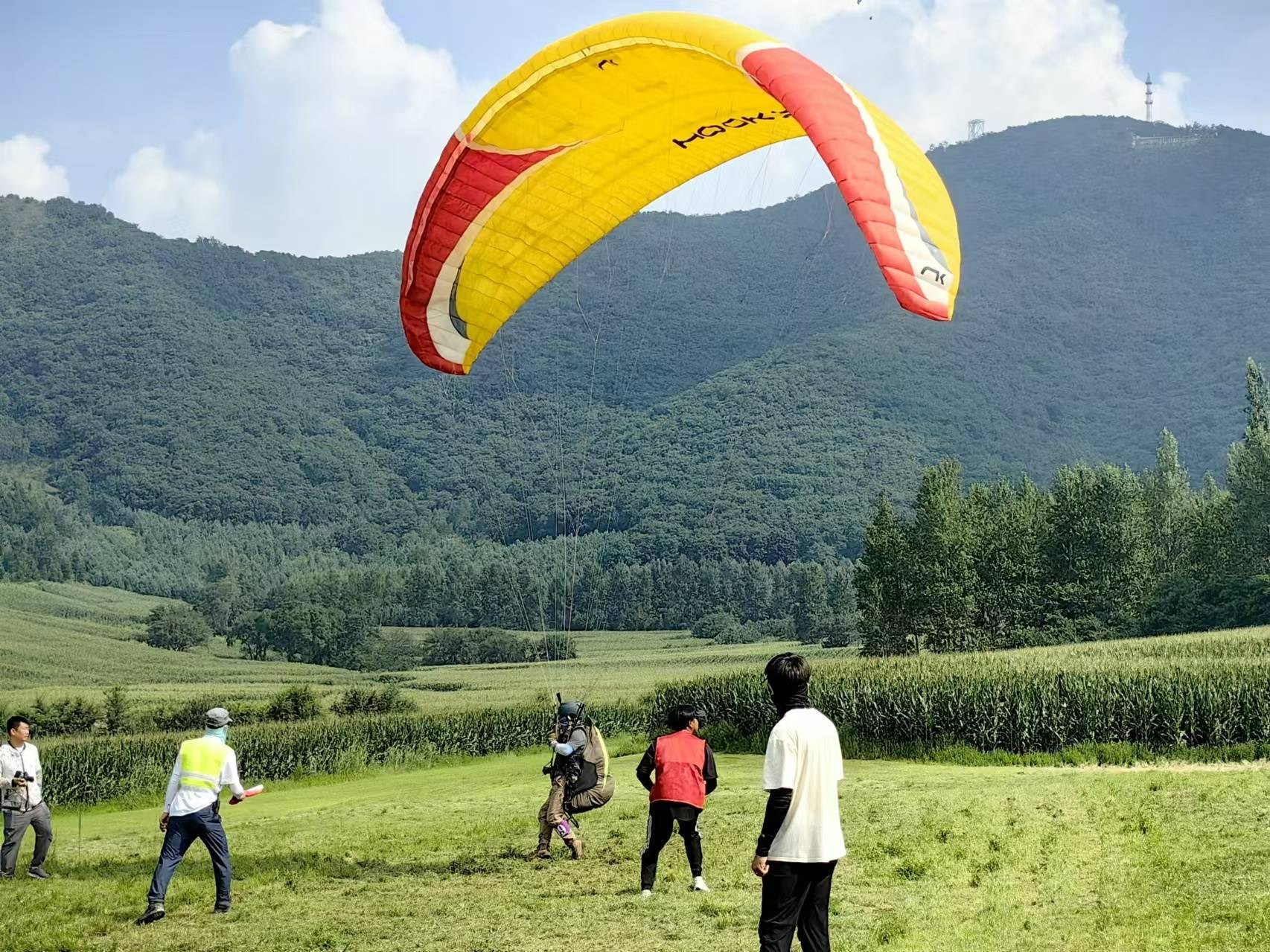 双阳滑翔伞大赛启幕 全国18省市20团队云端竞技