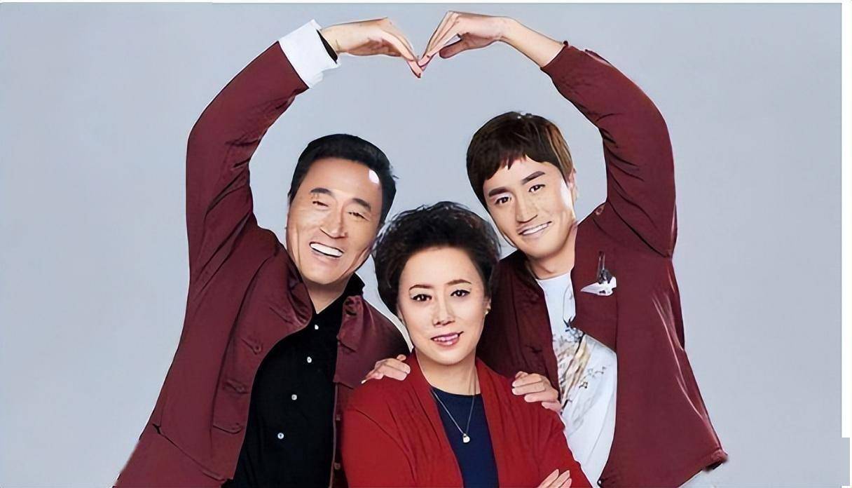 如今才明白,杨立新养了徐帆3年,换来了冯小刚半辈子的"报恩"_杨玏