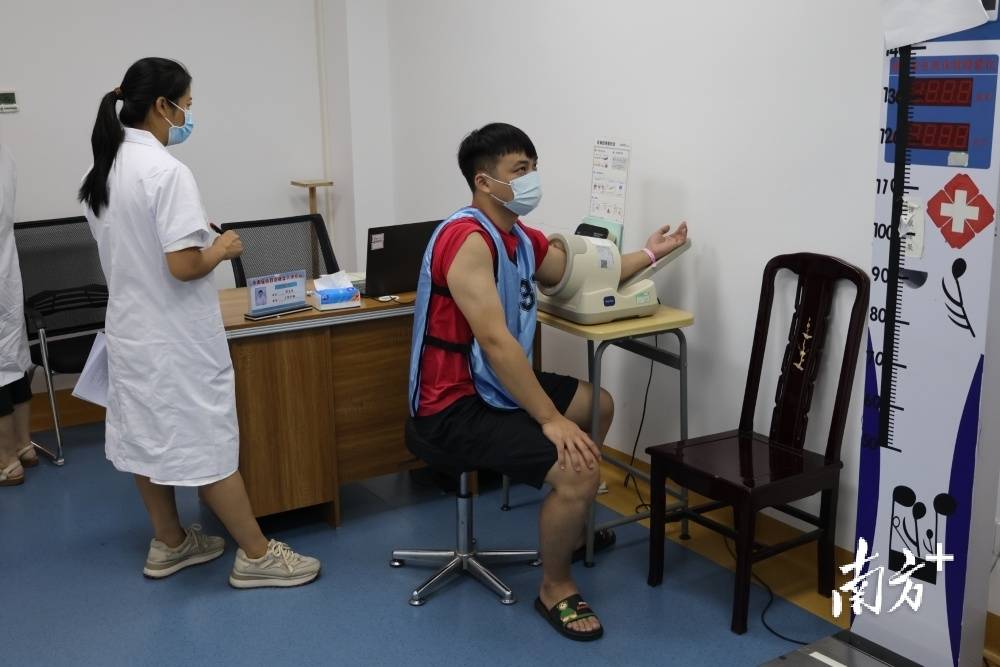 接受祖国挑选！连南应征青年上站体检征兵工作检查 