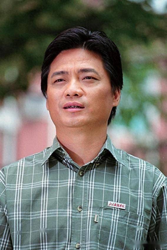 58岁鞠萍姐姐近照惹争议,印第安纹明显,知情人曝料其私下很凶