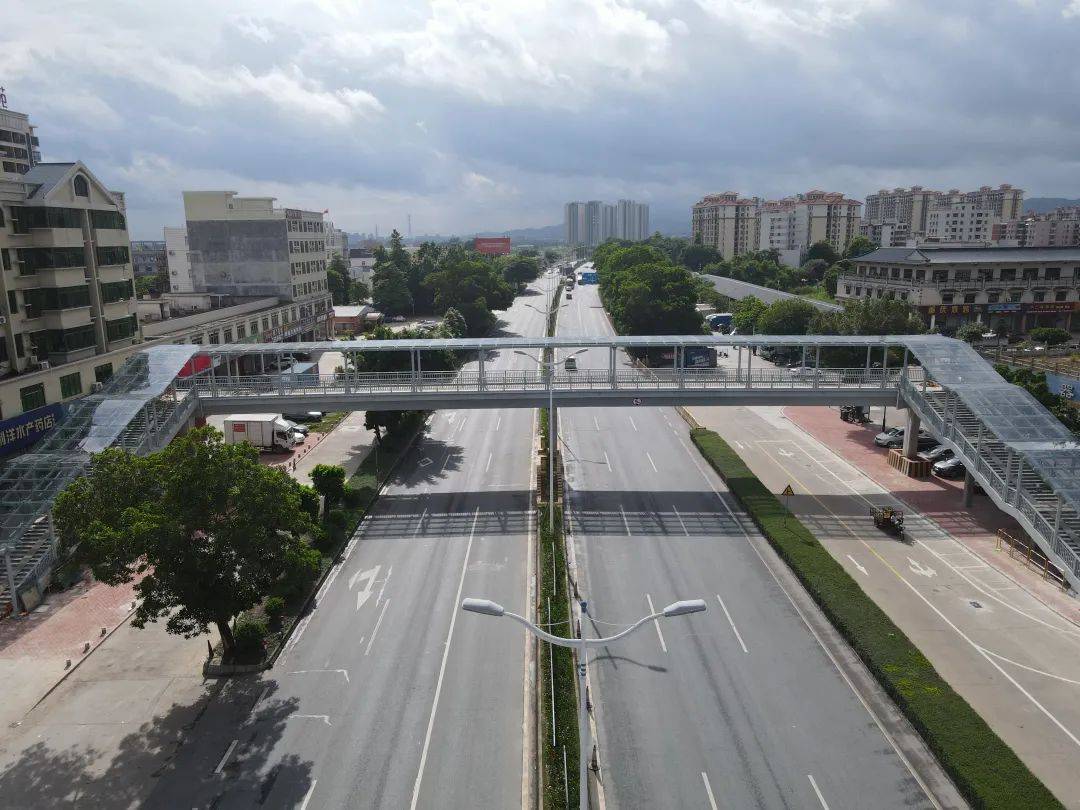 高明大道又一座人行天桥投入使用