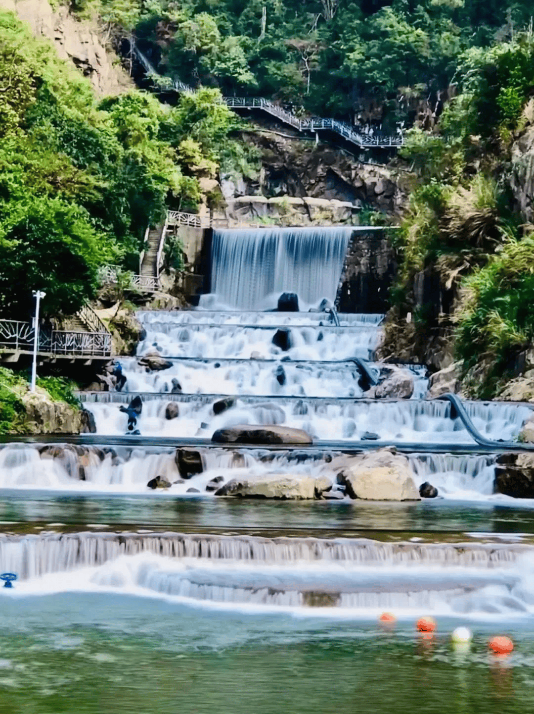 兜率天宫坐落于此龙虎山仙人城摄影师:梦想先生摄影师:周继根山巅,是