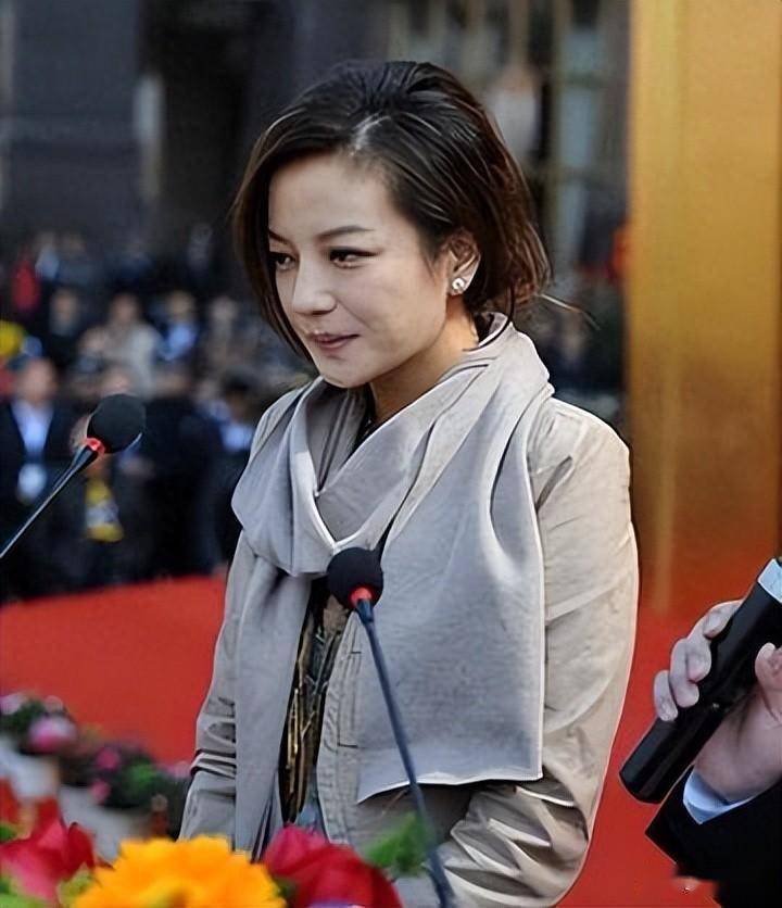魏启颖:女儿赵薇被封杀后,丈夫也去世,儿子离婚被分一半财产