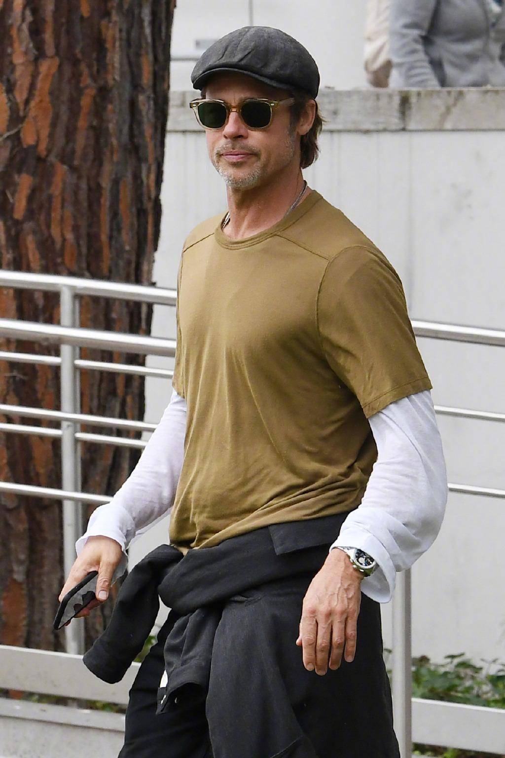 在他们的衬托下,布拉德·皮特俨然成了不老男神.可是,现在的他