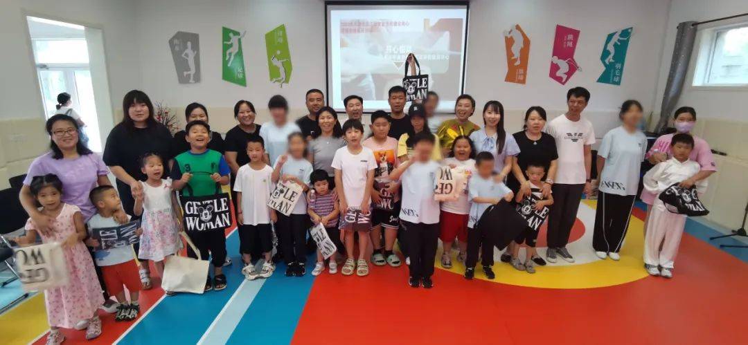 区民政事务服务中心妇联举办"幸福家·生活"主题亲子活动