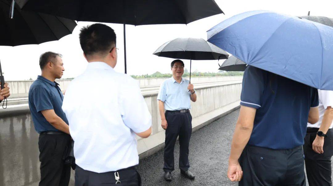 市委常委,副市长罗军,市交通运输局党组书记,局长王健,副县长葛兵参加