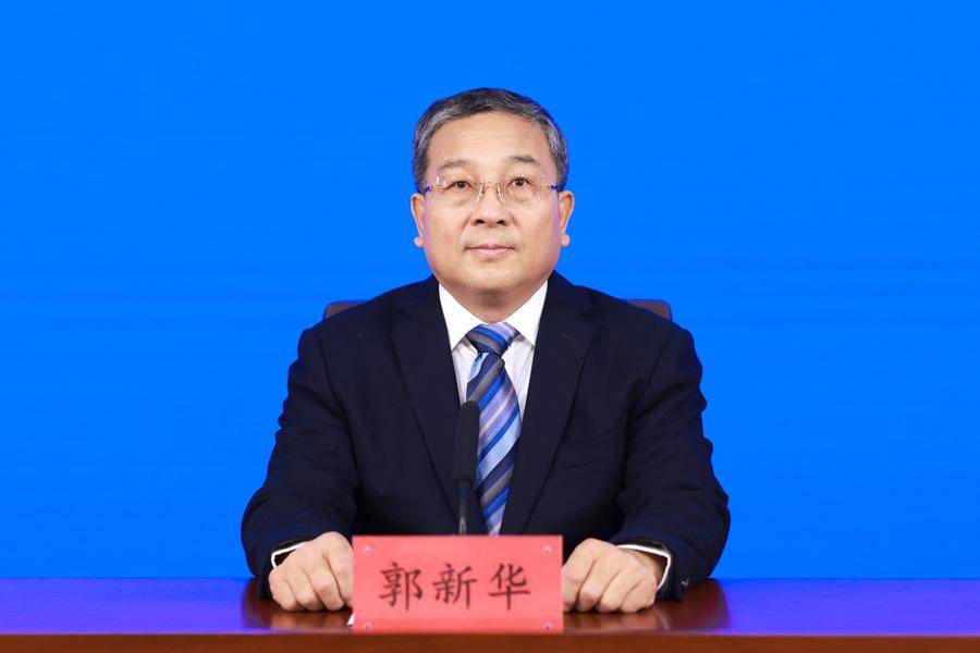 会上,市委政法委副书记,二级巡视员郭新华介绍了全市见义勇为工作有关