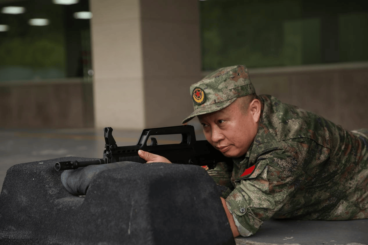 东莞市南城街道的人民武装部副部长毛以锋,是一位将初心使命牢记于心