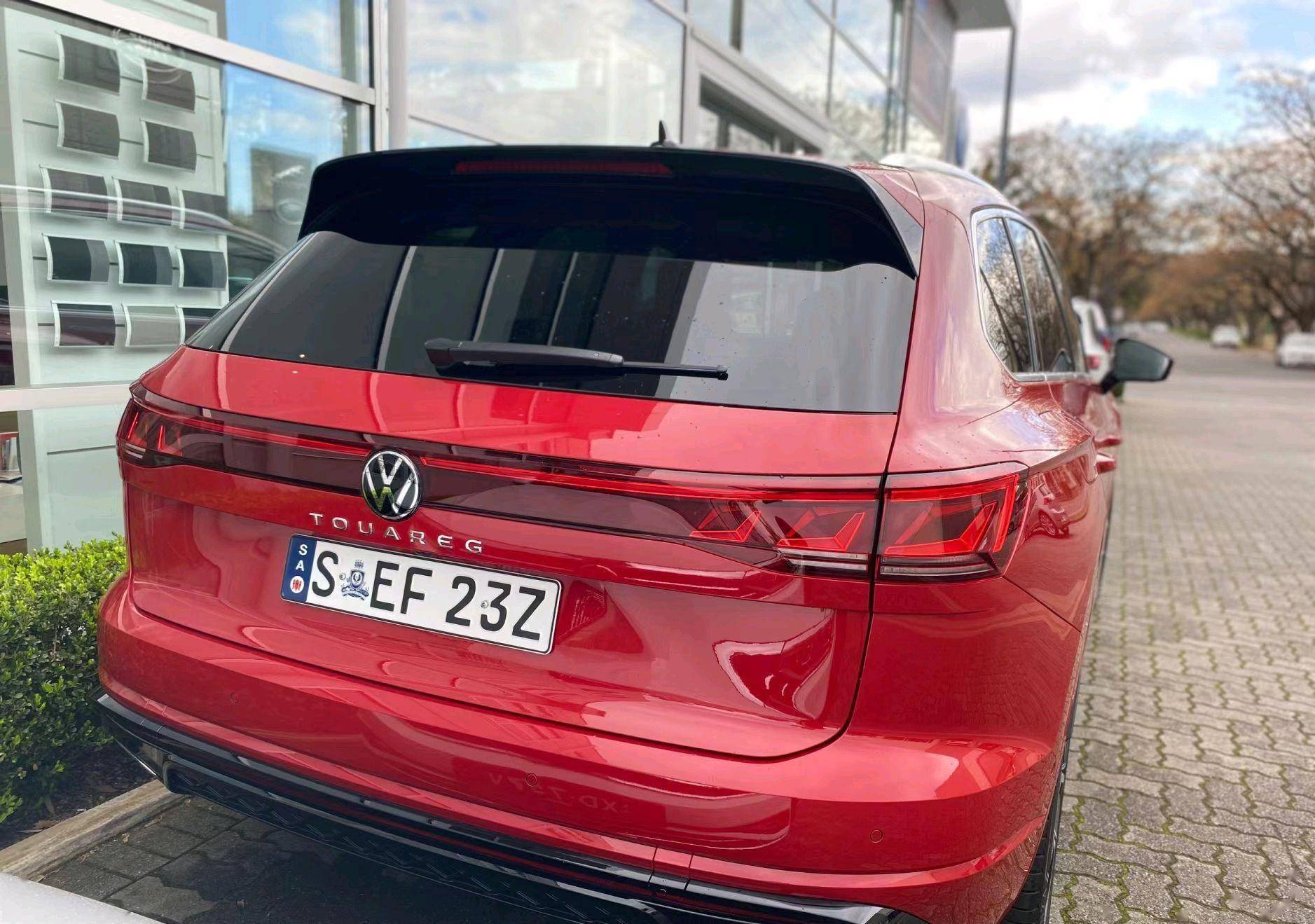 "红色涂装"首次曝光,新款大众途锐r实车亮相