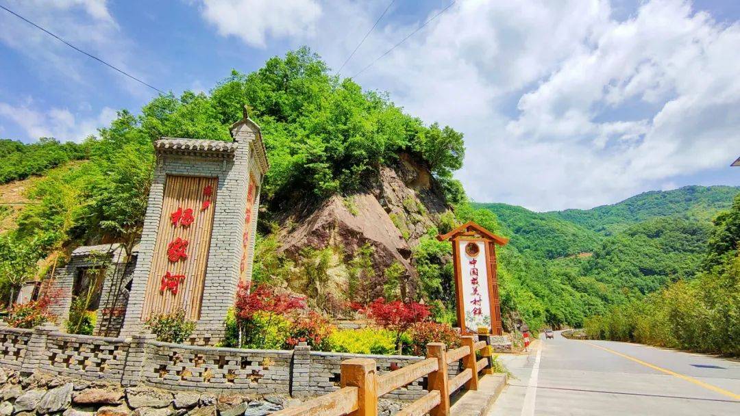 杨家河村距县城26公里,驾车30分钟