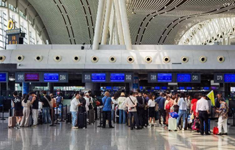 机票价格低 旅客量少 这个中秋假期全国已有82万人次买好了出行机票