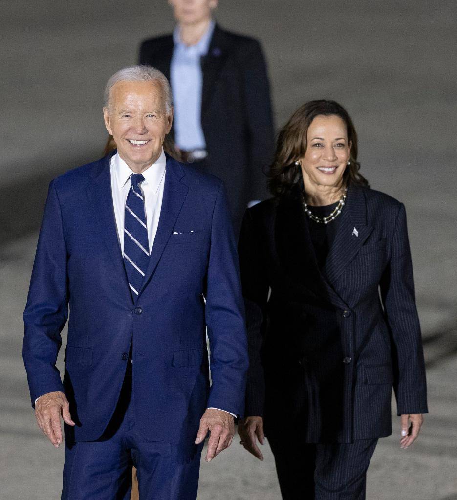 锁定民主党总统候选人提名的美国副总统哈里斯16