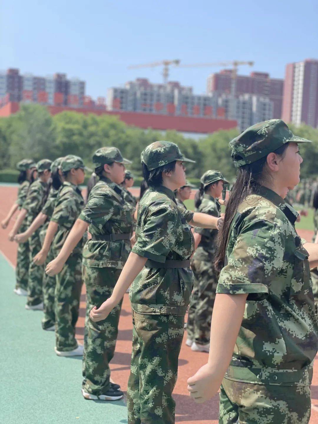 军训的目的是端正军人姿态保持严整军容养成整齐划一令行禁止和
