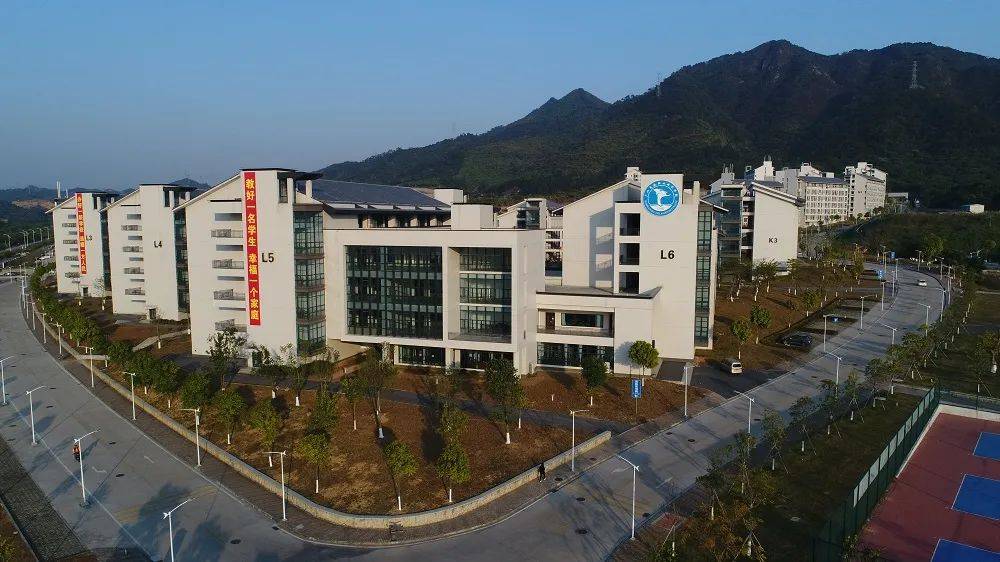 1204097学校属性:专科【公办】97学校地区:广州市花都区(赤坭校区