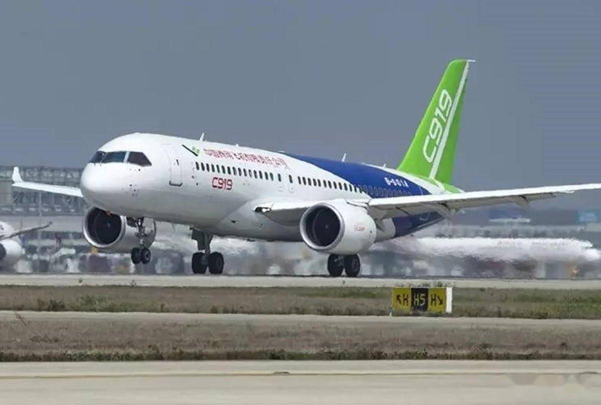 翱翔蓝天的新篇章:首架五星红旗c919国产大飞机背后的故事