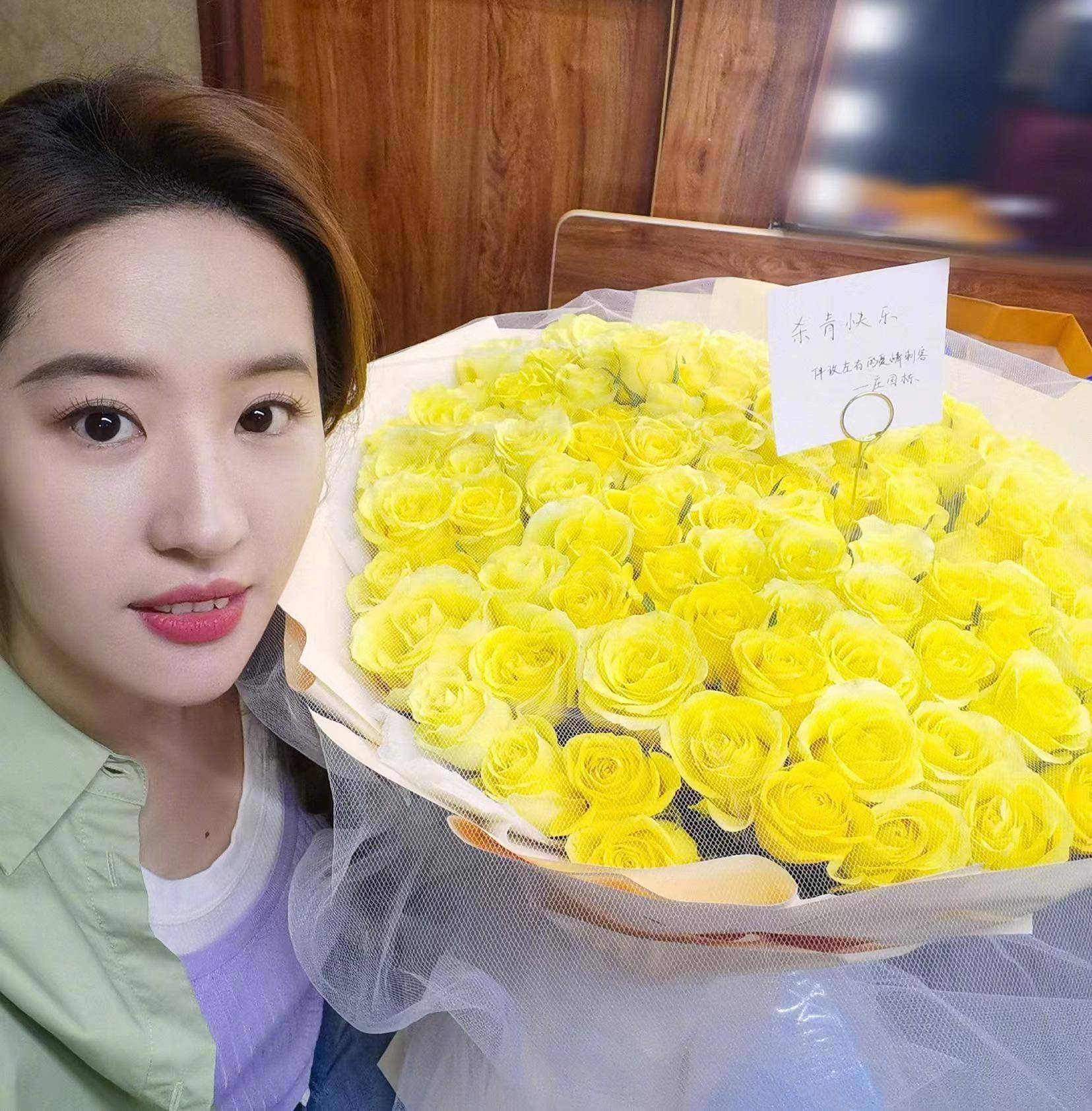 一场刘亦菲37岁生日宴,娱乐圈的"人情冷暖",展现得淋漓尽致