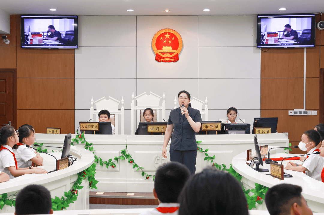 专“暑”剧本_法律_干警_法袍