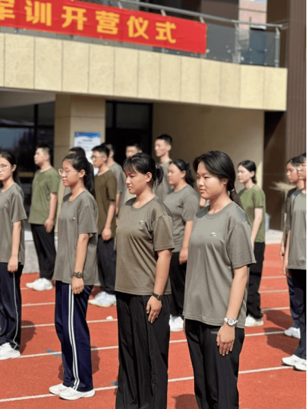 少年负壮气,奋烈自有时!请看保定中学2024级新高一军训日常