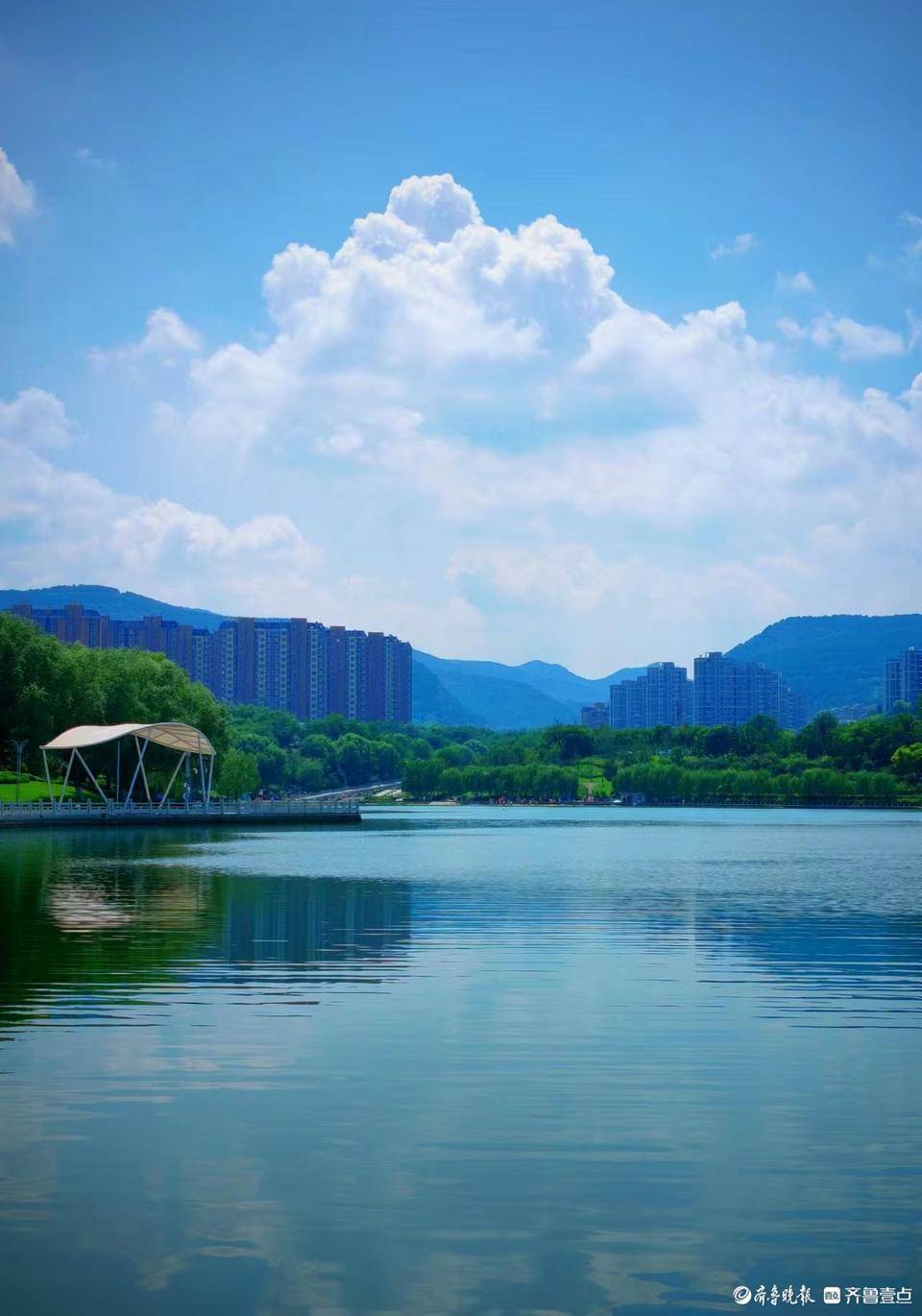 白云蓝天碧波荡漾,凤凰湖美爆了