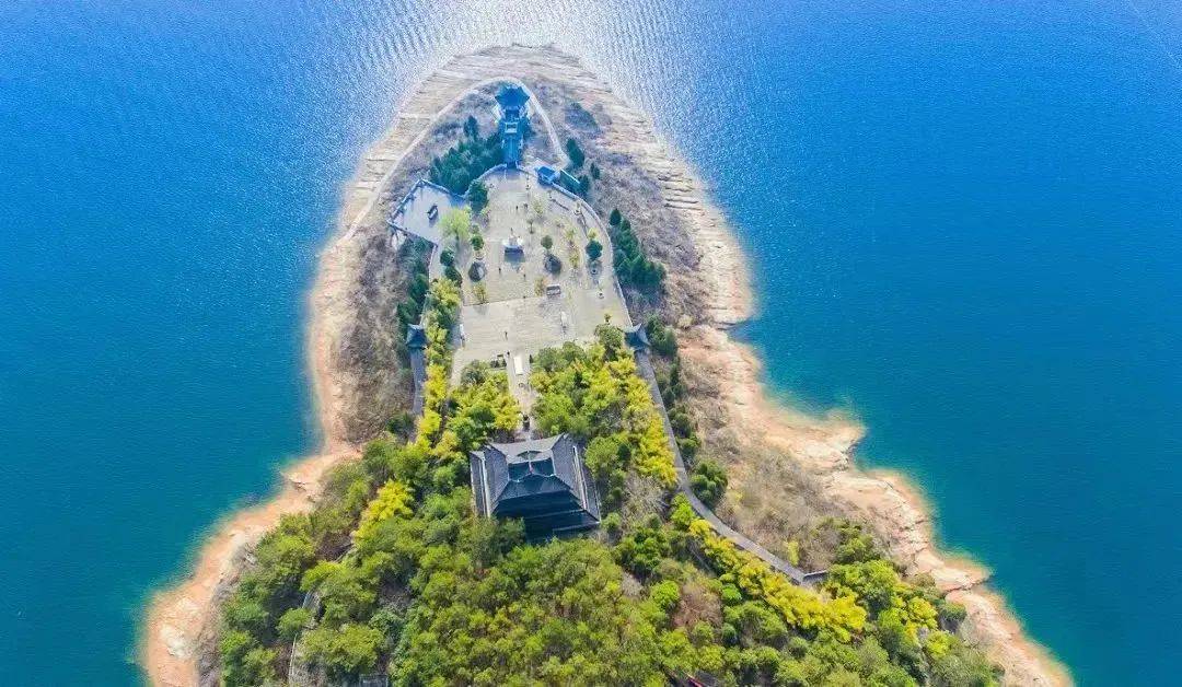 《西游记》第一回坐禅谷景区,位于亚洲最大的人工淡水湖丹江口水库