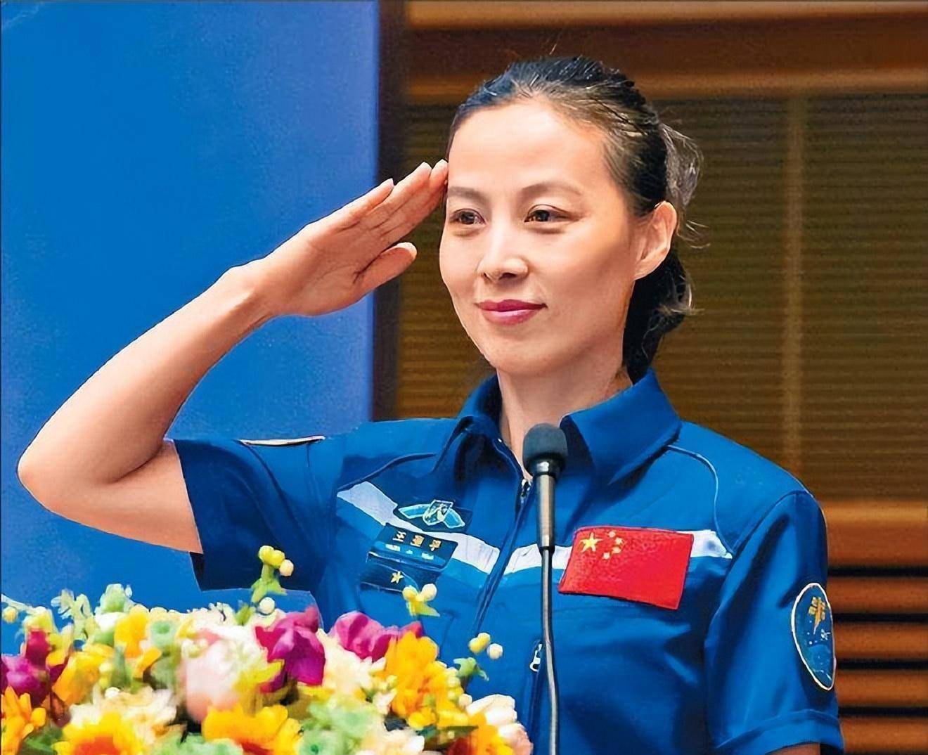 王亚平首次上天回来后,为丈夫生了一个女儿,国家给予四项优待