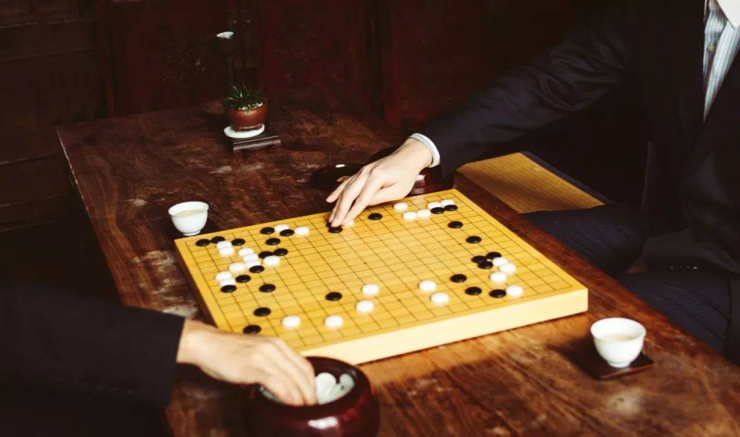 有约不来过夜半,闲敲棋子落灯花.棋者,奕也下棋者,艺也