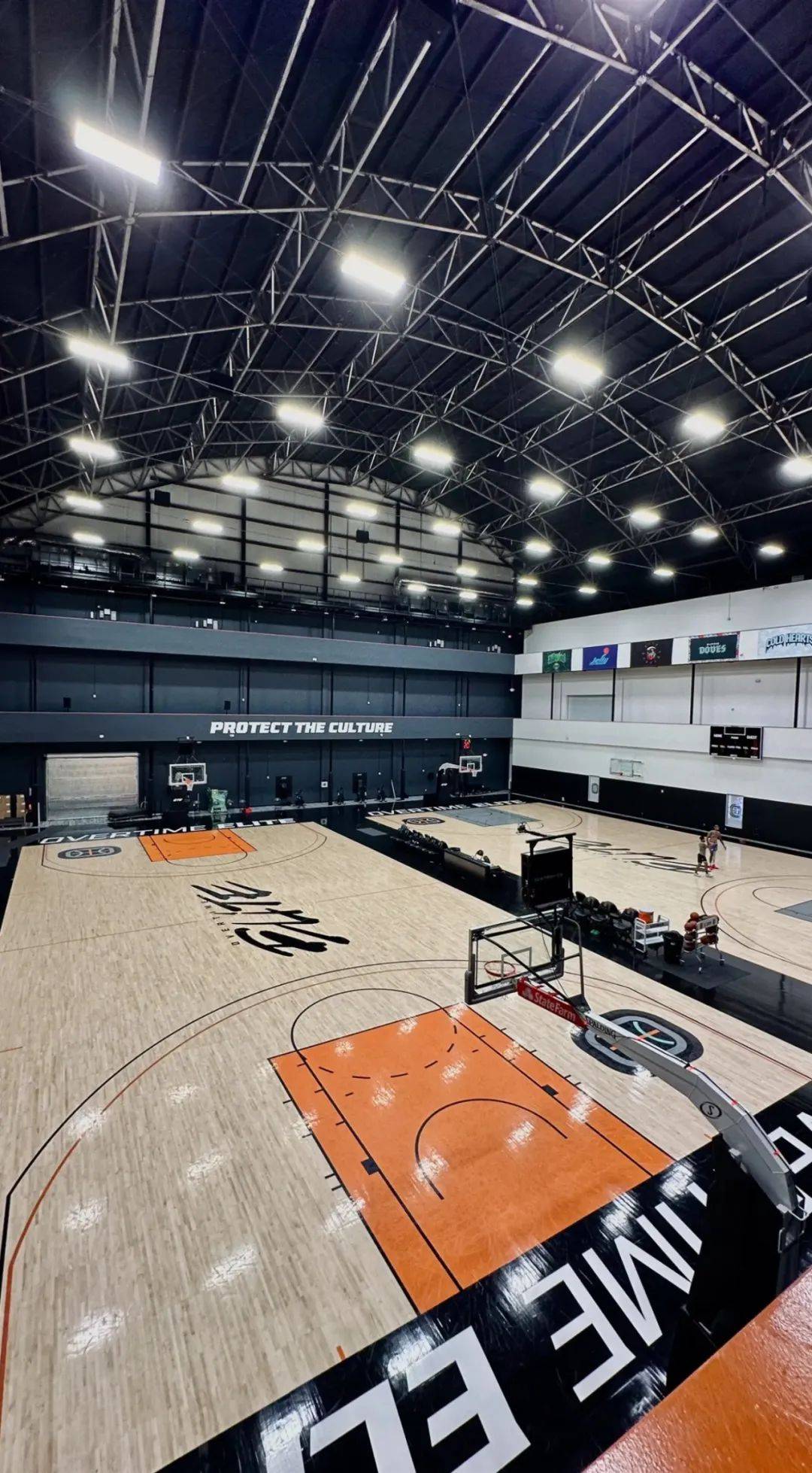 标准去培养每一个潜力球员,上至制服组,医疗团队,下至高质量球场(nb