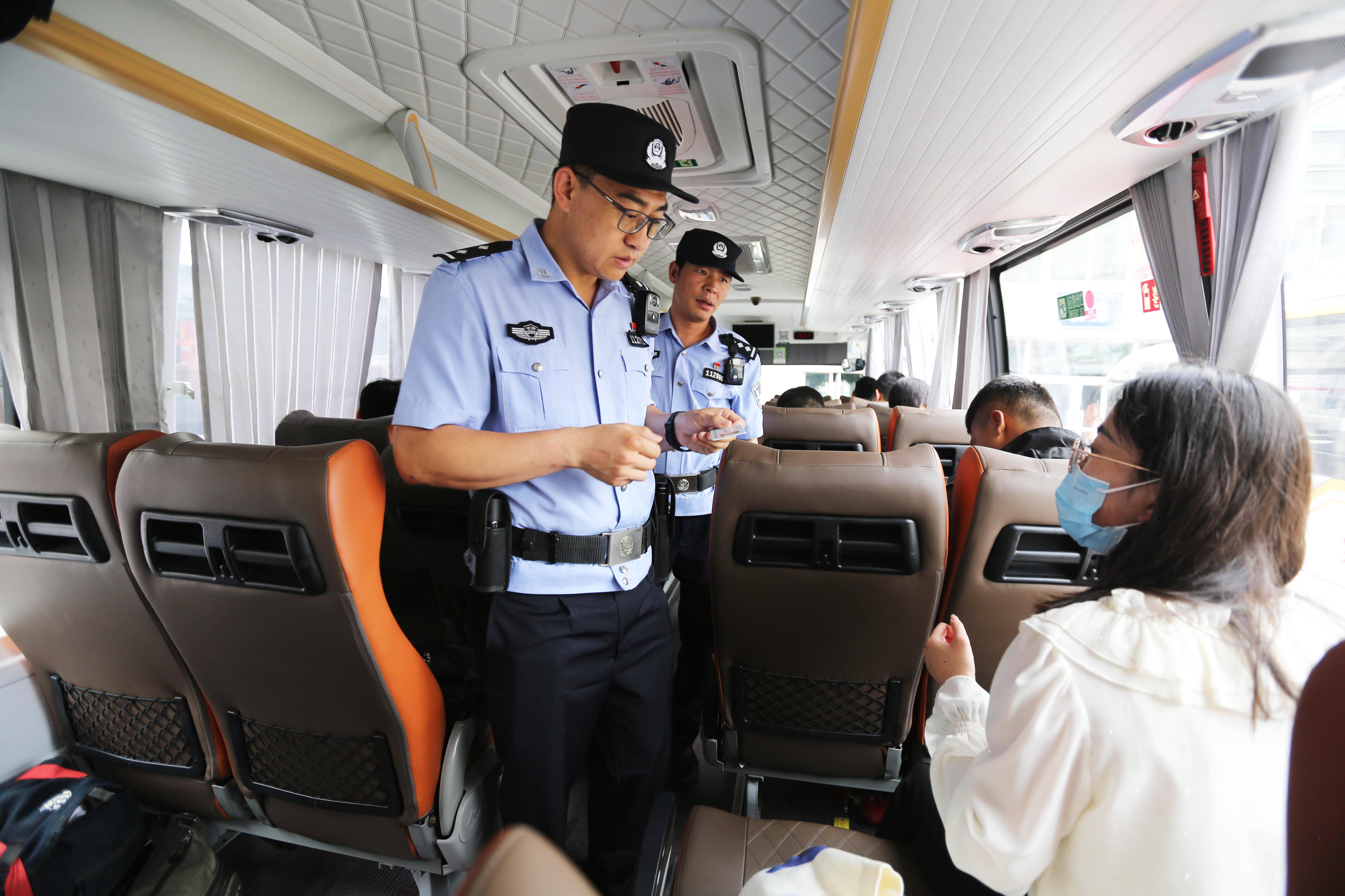 新华全媒 丨我叫建国——"80后"社区民警的平凡坚守