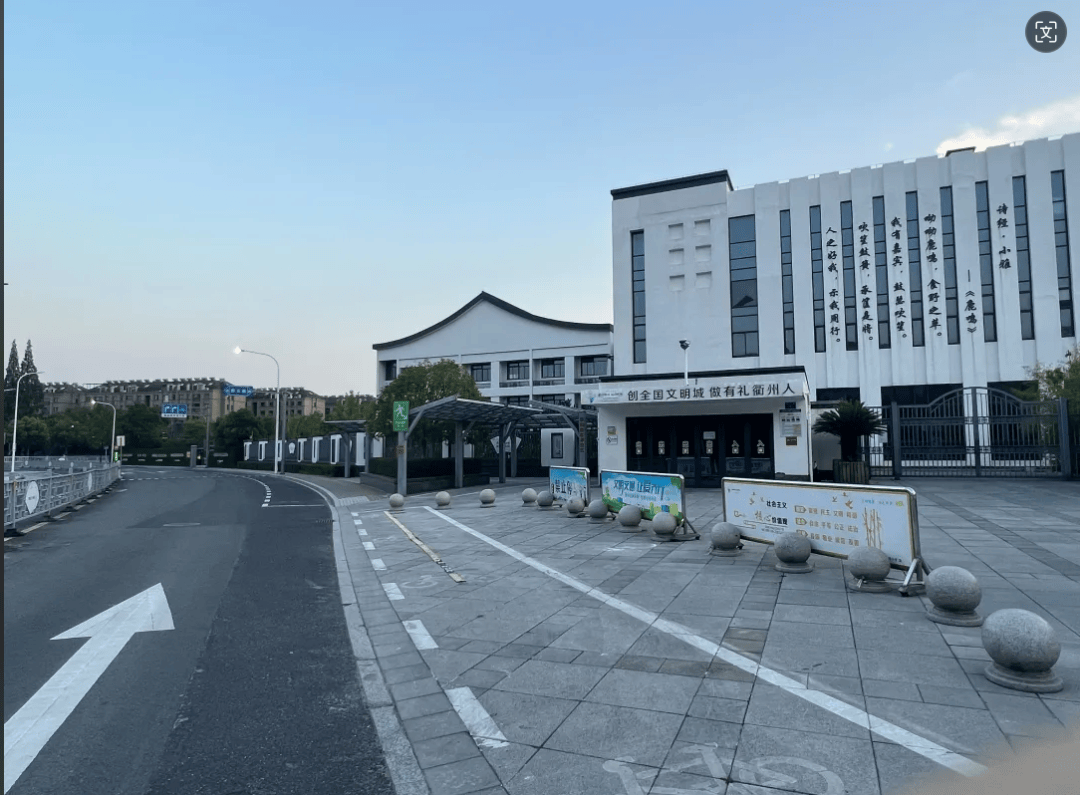 鹿鸣小学大门图片