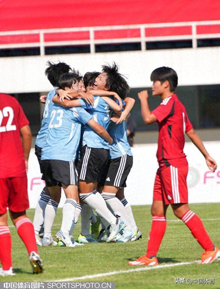 历城二中获得全国青少年校园足球联赛高中女子组冠军_比赛_场景_中国