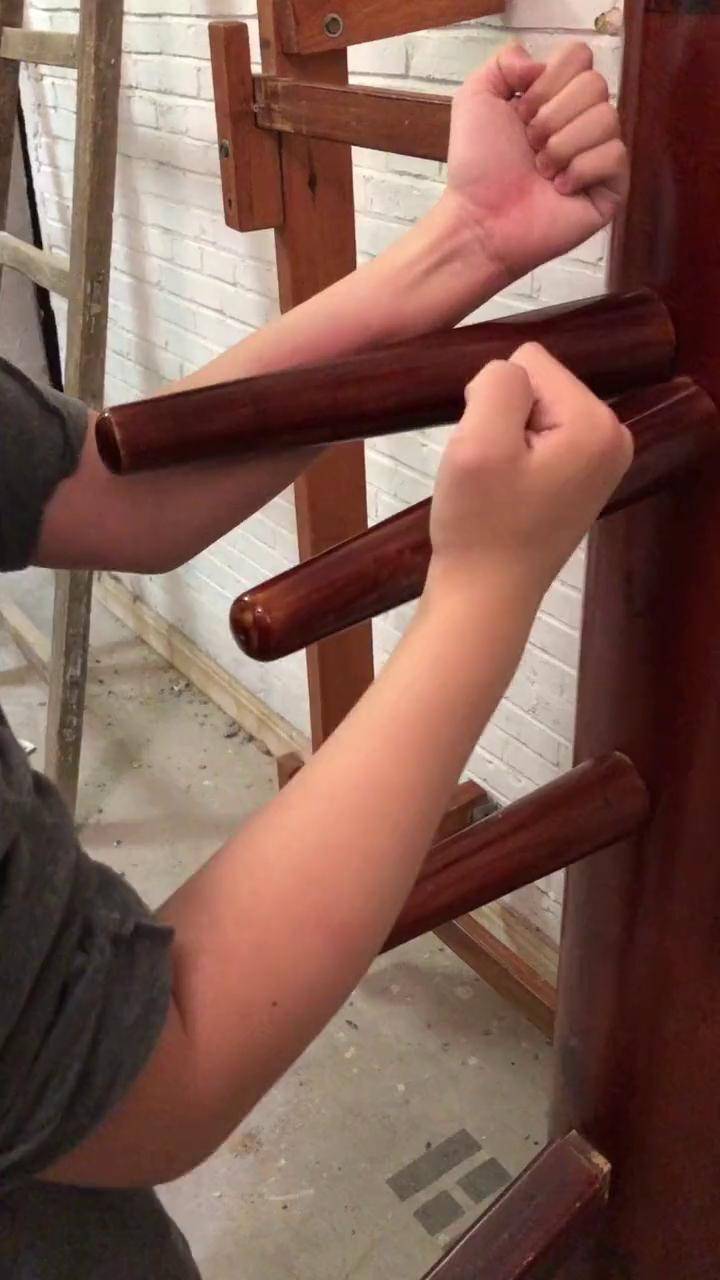 木人桩要经常练习,成一种习惯,经年累月,力量就增强了