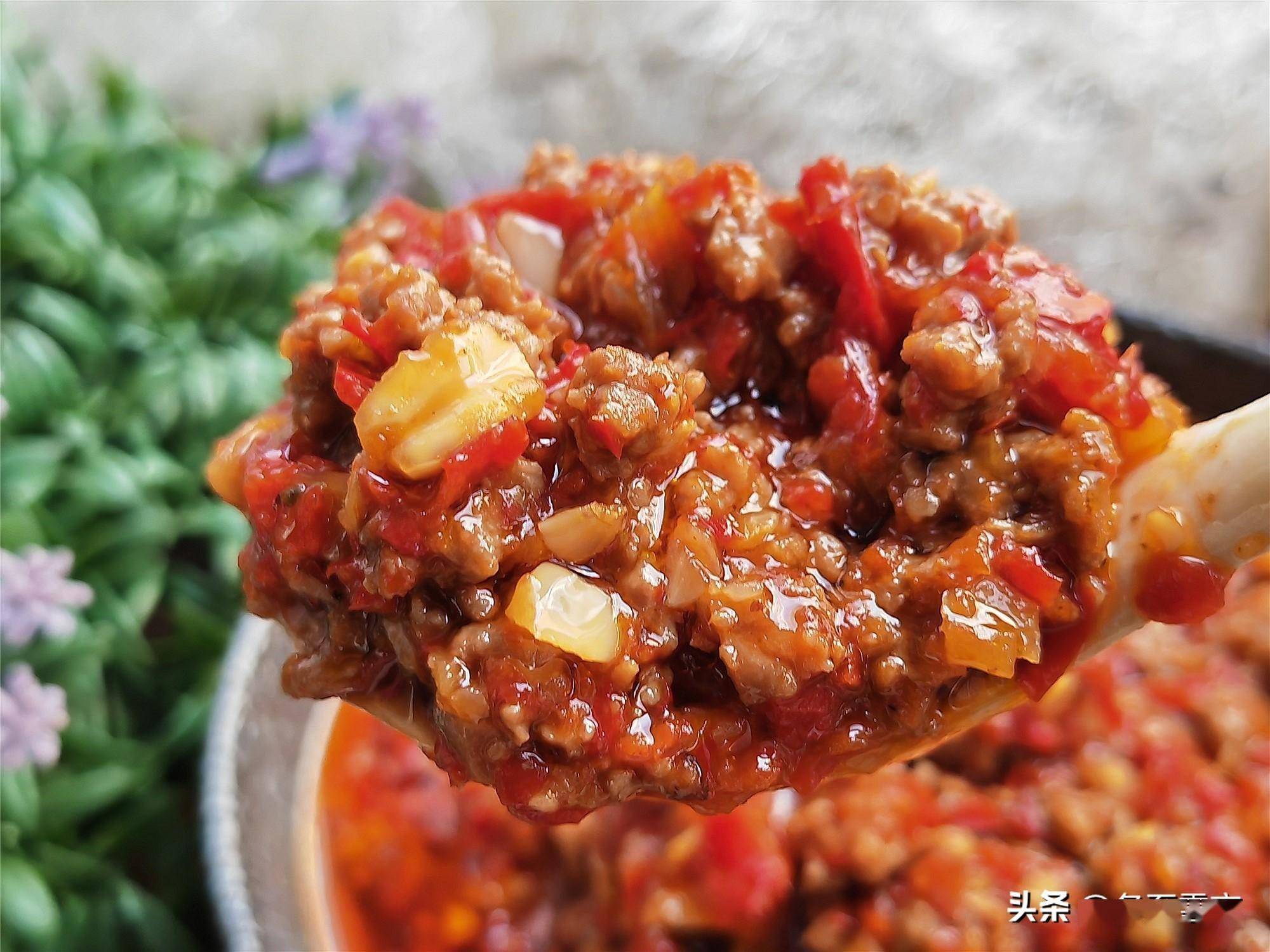 家常牛肉辣椒酱做法，香辣下饭，拌面拌饭一绝，做一次吃半年