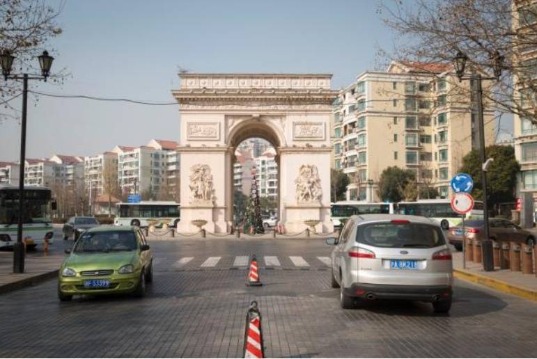 上海最大居民小区要炒掉物业!网友:我们也想换