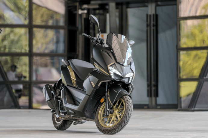 "荣150max:台荣再发力,150cc踏板车市场迎来新竞争者"