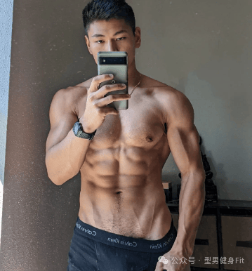 推上展示大捷豹,这个肌肉男尺度很大!