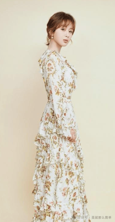 清新浪漫的碎花裙,明星们这么穿搭!