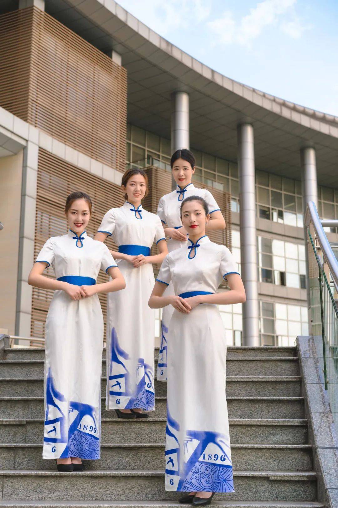 知礼行礼 向光而行