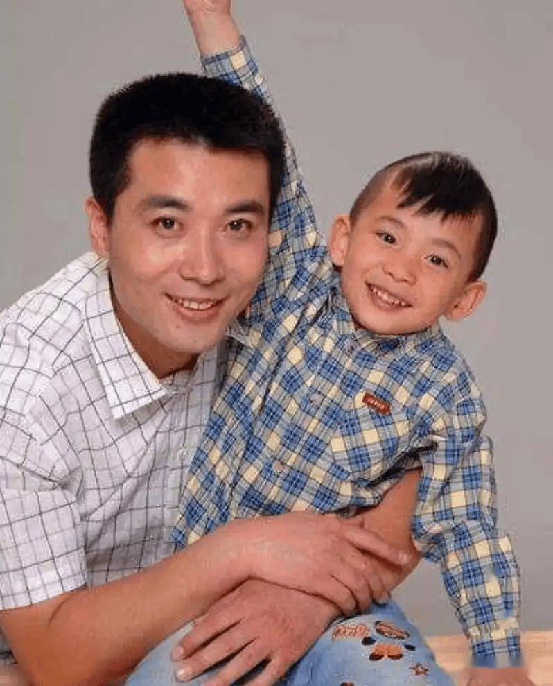 郭志坚:圈外妻子,结婚25年零绯闻,22岁儿子阳光帅气