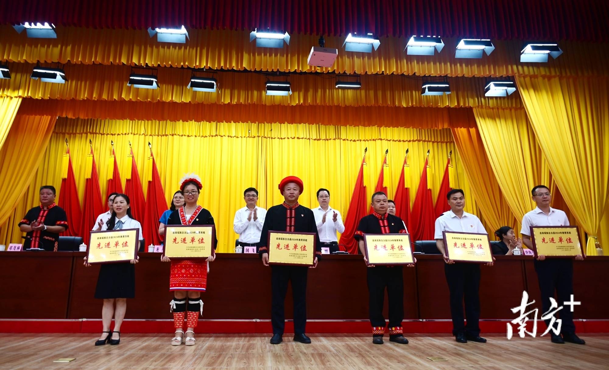 黄津 摄清远市副市长,连南县委书记闵飞,星河湾集团副总裁龙萍,清远市