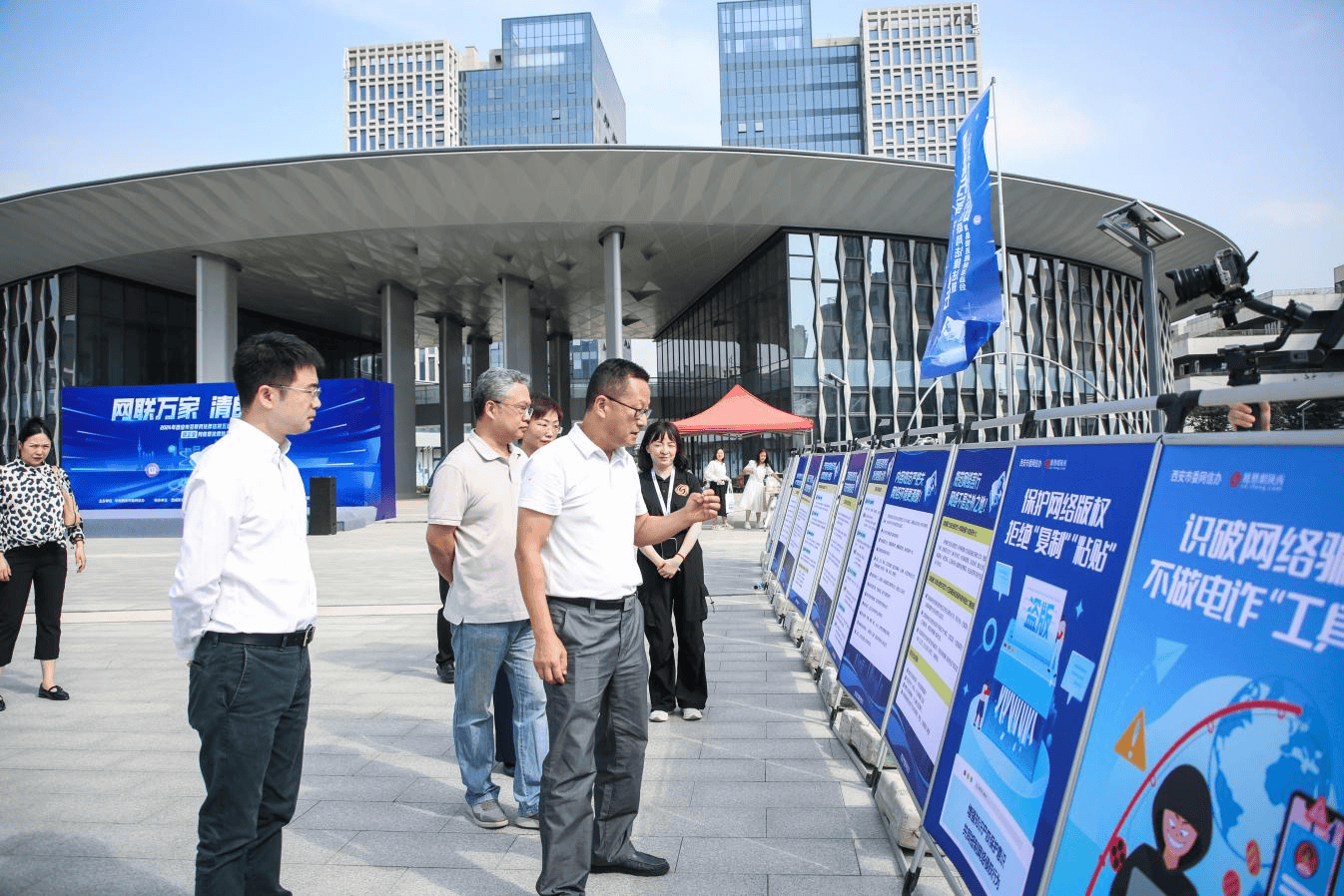 🌸安徽日报【管家婆一码一肖100中奖】|全球与中国产业互联网市场发展趋势及竞争格局评估预测报告（2024版）  第1张