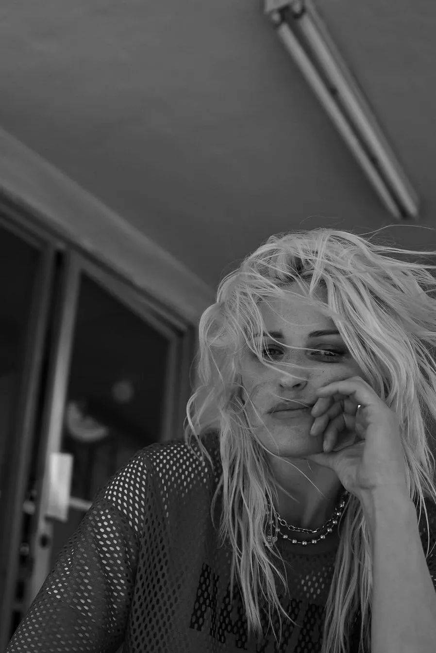 林肯公园新主唱 emily armstrong,是个女滑手?