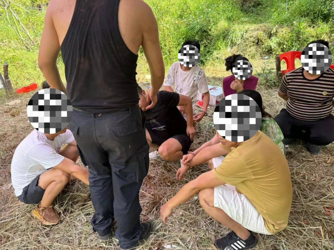 "9月8日8时许,通城县公安局大坪派出所接到辖区内有人聚众赌博的线索.
