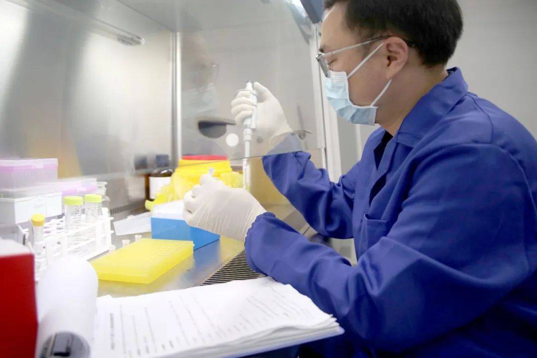 拥有国内一流的诊断设备150多台(套),分为常规病理,分子病理,远程诊断