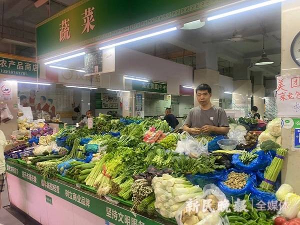 路上有菜、市场有菜、货架上有菜，上海全力保障台风天“菜篮子”量足价稳