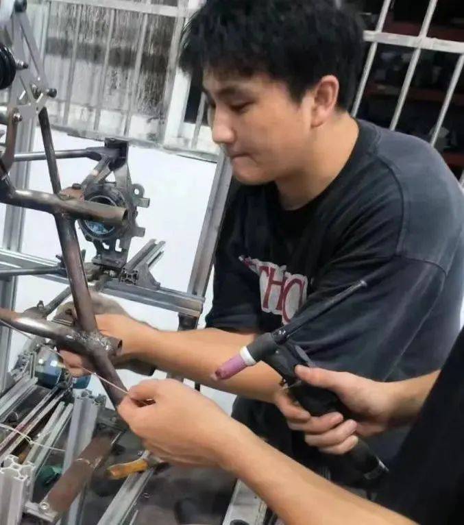 “如果你喜欢赛车 那就自己造一辆”