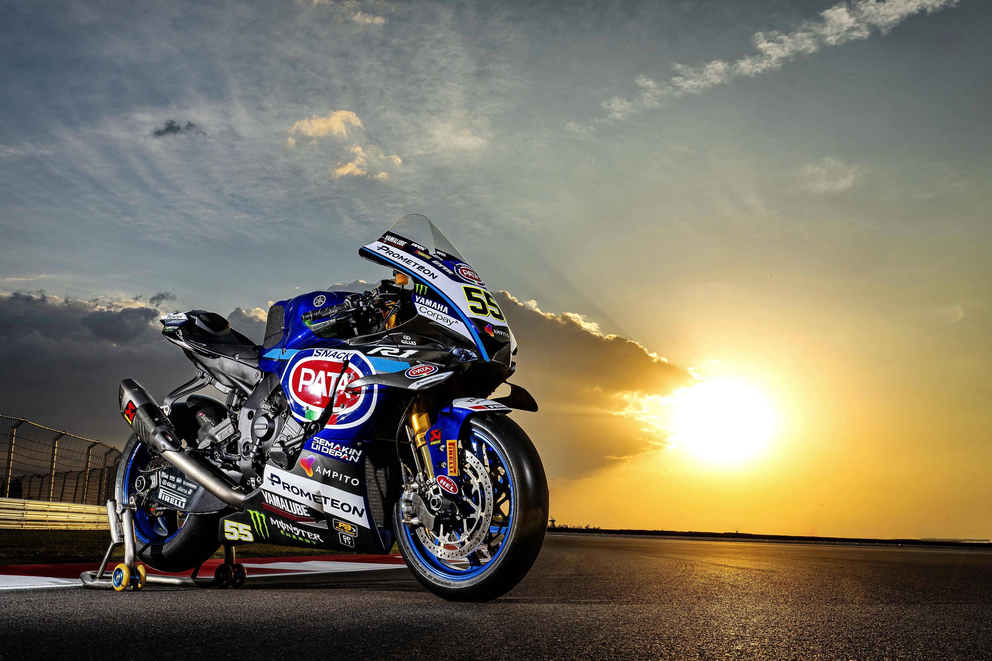 yamaha展示worldsbk工厂赛车规格的2025yzfr1