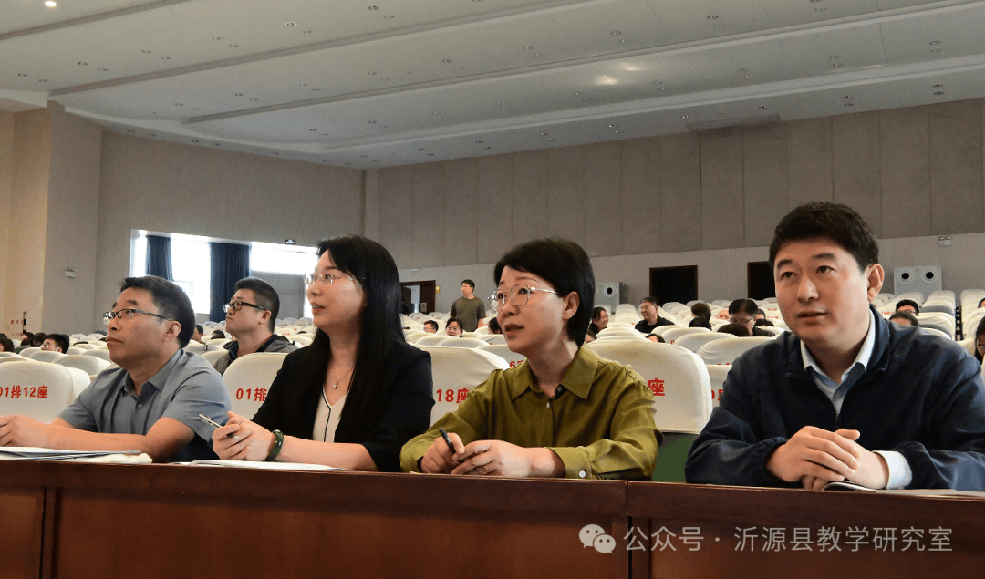 研讨会上,沂源一中齐丽老师,淄博一中韩雪老师分别执教《化学反应速率