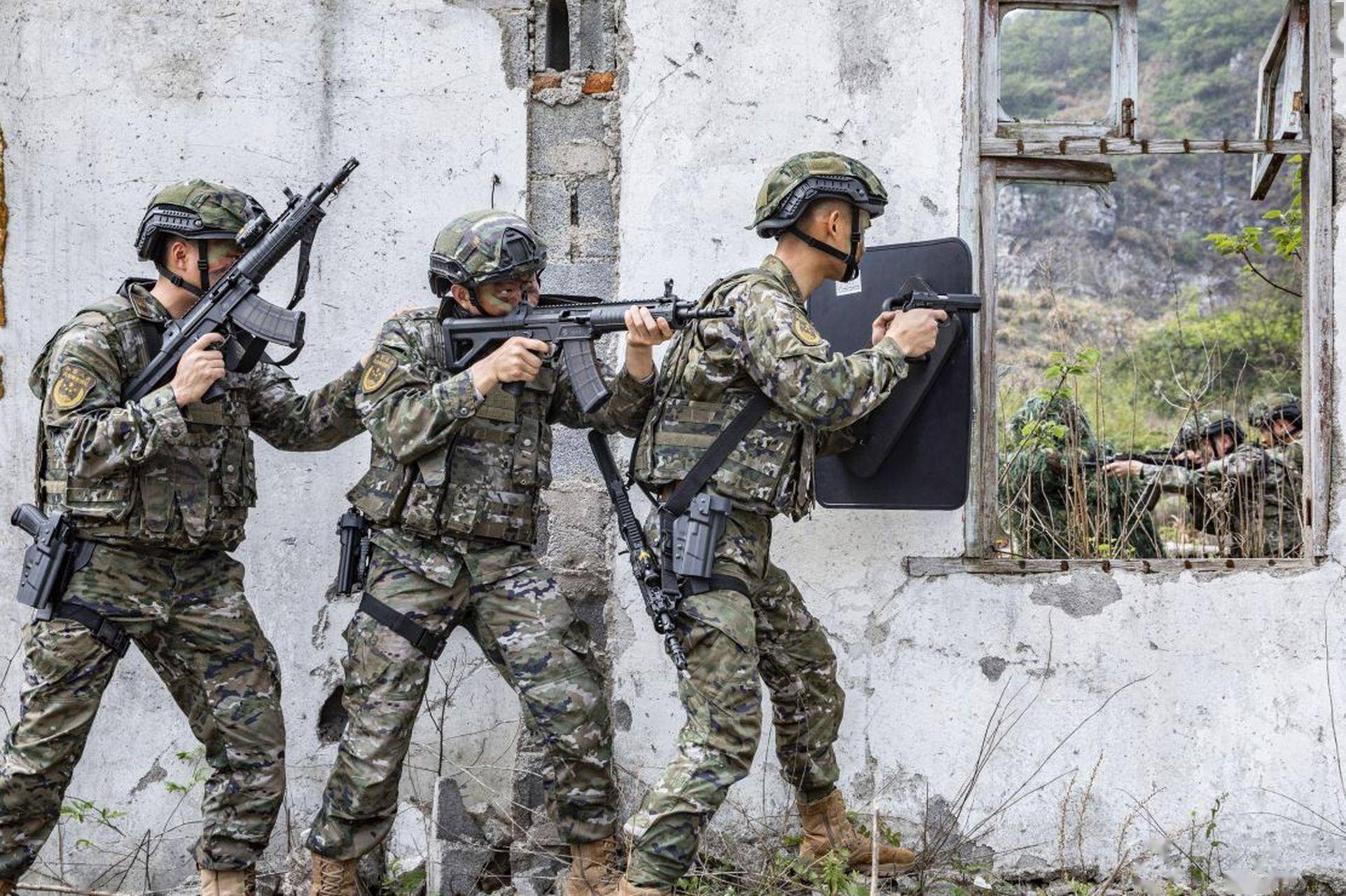 武警2大机动总队,是干什么的?为何部署在我国一南一北?